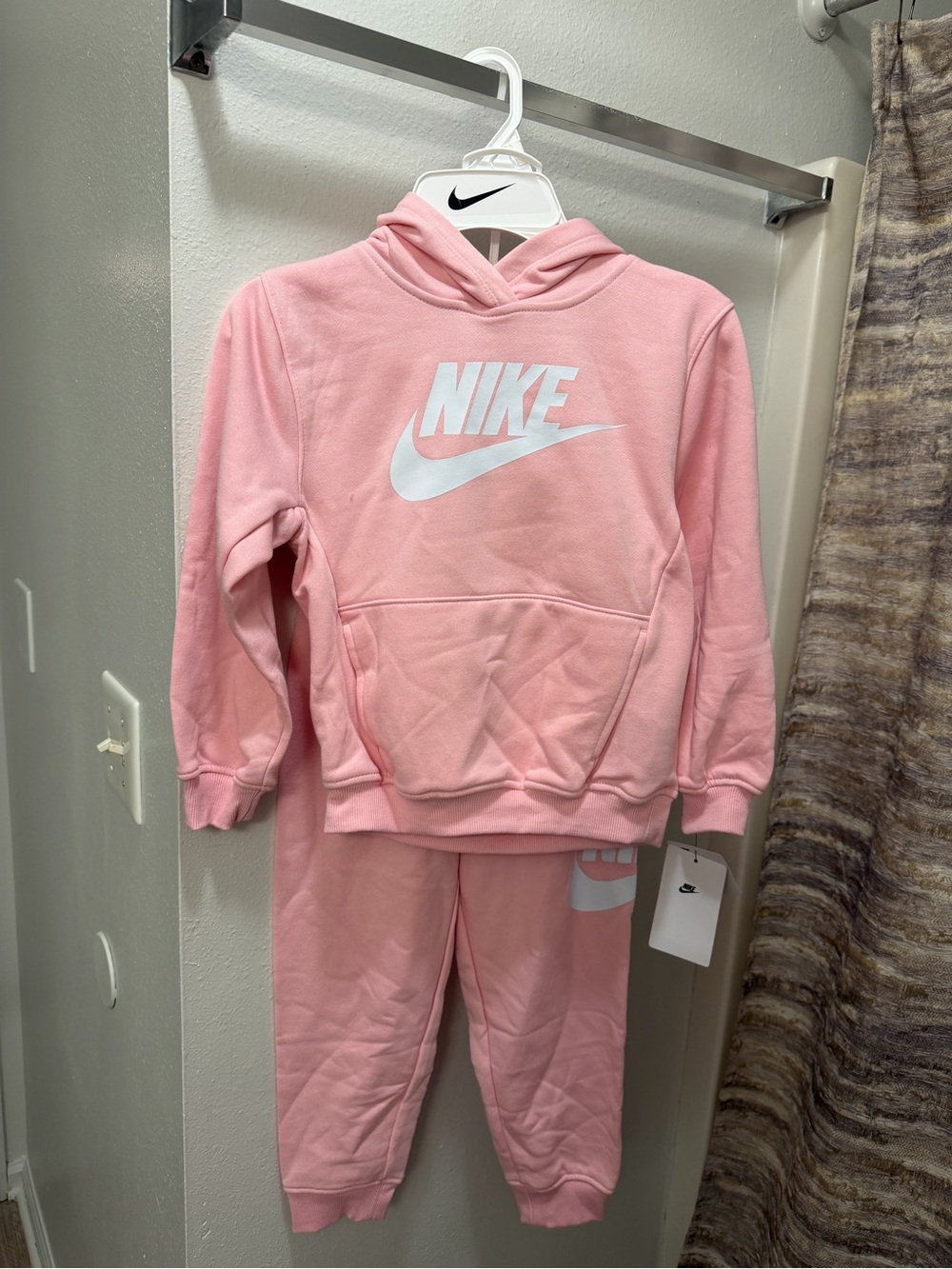 Nike Girls Size 6 Pink Hoodie Jogger Sweatsuit Set NWT